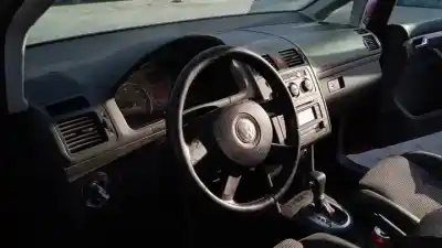 Véhicule à la ferraille volkswagen touran (1t1) bkd de l'année 2003 alimenté 
