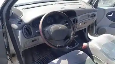 Scrapping Vehicle renault scenic (ja..) f9q744 of the year 2001 powered 