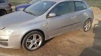 Veículo de Sucata fiat stilo (192) 192a1000 do ano 2001 alimentado 