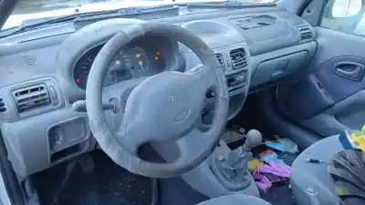 Здавання транспортного засобу renault clio ii fase i (b/cbo) d7f720 року 1998 потужний 