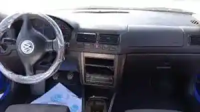 Veicolo di demolizione volkswagen golf iv berlina (1j1) d-ahf dell'anno 1997 alimentato 