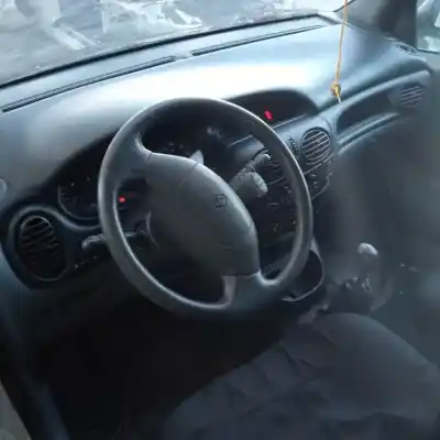 Здавання транспортного засобу renault megane i scenic (ja0) k7m702 року 1999 потужний 