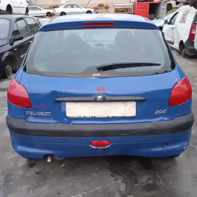 Véhicule à la ferraille peugeot                                            206 berlina                                                                                                                                                                                                                                                e-music                                                                                                                                                                                                                                                    de l'année 2000 alimenté kfx