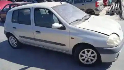 Scrapping Vehicle renault clio ii fase i (b/cbo) k4j713 of the year 2000 powered 