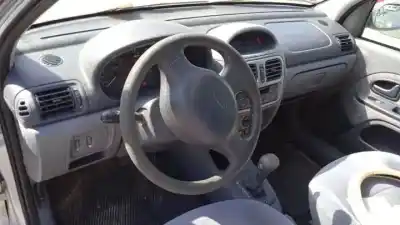 Scrapping Vehicle renault clio ii fase i (b/cbo) k4j713 of the year 2000 powered 
