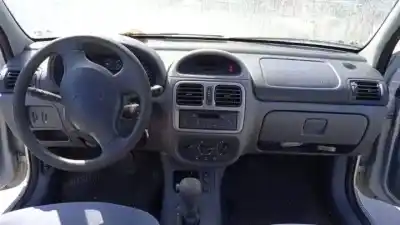 Scrapping Vehicle renault clio ii fase i (b/cbo) k4j713 of the year 2000 powered 