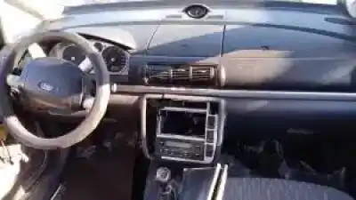 Veículo de Sucata ford galaxy (vy) e5sa do ano 2000 alimentado 