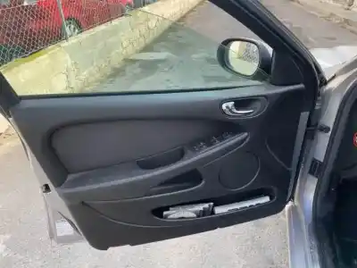 Здавання транспортного засобу jaguar x-type i (x400) 2.5 v6 a las 4 ruedas року 2001 потужний 