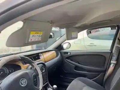 Здавання транспортного засобу jaguar x-type i (x400) 2.5 v6 a las 4 ruedas року 2001 потужний 