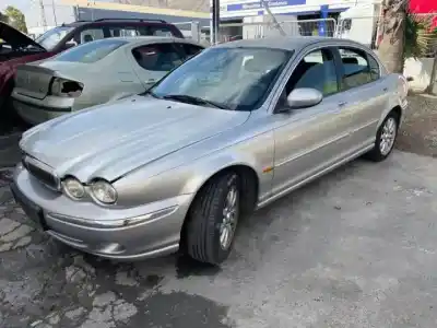 Здавання транспортного засобу jaguar x-type i (x400) 2.5 v6 a las 4 ruedas року 2001 потужний 