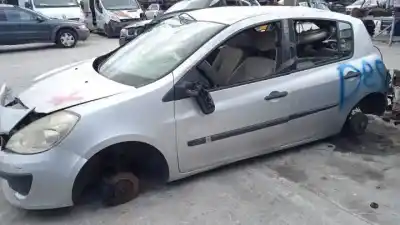 Veículo de Sucata renault clio iii 1.5 dci diesel cat (k9k-830) do ano 2010 alimentado 