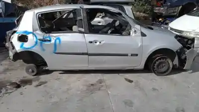 Veículo de Sucata renault clio iii 1.5 dci diesel cat (k9k-830) do ano 2010 alimentado 