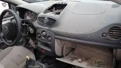 Veículo de Sucata renault clio iii 1.5 dci diesel cat (k9k-830) do ano 2010 alimentado 