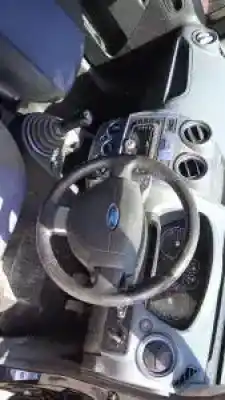 Veículo de Sucata ford fiesta (cbk) fuja do ano 2003 alimentado 