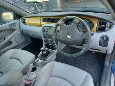 Здавання транспортного засобу jaguar x-type i (x400) 2.5 v6 a las 4 ruedas року 2002 потужний 
