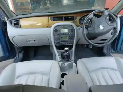 Здавання транспортного засобу jaguar x-type i (x400) 2.5 v6 a las 4 ruedas року 2002 потужний 