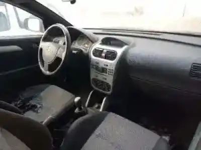 Veicolo di demolizione opel tigra twin top z12xe dell'anno 2004 alimentato 