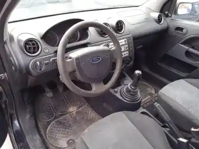 Veicolo di demolizione ford fiesta (cbk) a9jb dell'anno 2001 alimentato 