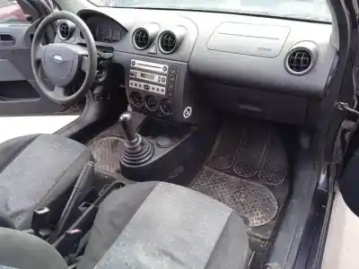 Veicolo di demolizione ford fiesta (cbk) a9jb dell'anno 2001 alimentato 