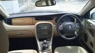 Scrapping Vehicle jaguar x-type i (x400) 2.5 v6 a las 4 ruedas of the year 2003 powered 