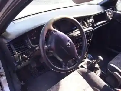 Veicolo di demolizione opel vectra b berlina g-x16xel dell'anno 1995 alimentato 