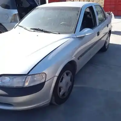 Veicolo di demolizione opel vectra b berlina g-x16xel dell'anno 1995 alimentato 