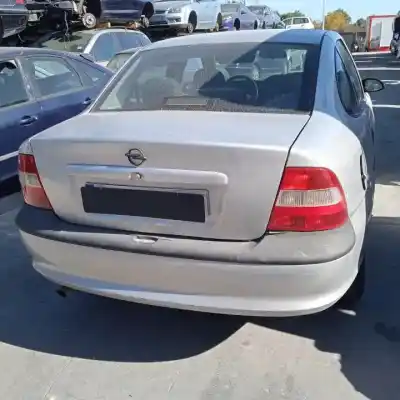 Veicolo di demolizione opel vectra b berlina g-x16xel dell'anno 1995 alimentato 