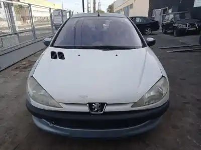 Véhicule à la ferraille peugeot                                            206 berlina                                                                                                                                                                                                                                                xt                                                                                                                                                                                                                                                         de l'année 2001 alimenté rhy