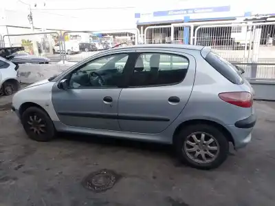 Sloopvoertuig peugeot                                            206 berlina                                                                                                                                                                                                                                                xt                                                                                                                                                                                                                                                         van het jaar 2001 aangedreven rhy