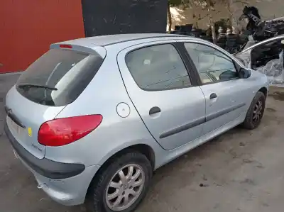 Sloopvoertuig peugeot                                            206 berlina                                                                                                                                                                                                                                                xt                                                                                                                                                                                                                                                         van het jaar 2001 aangedreven rhy