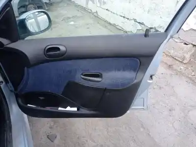 Véhicule à la ferraille peugeot                                            206 berlina                                                                                                                                                                                                                                                xt                                                                                                                                                                                                                                                         de l'année 2001 alimenté rhy