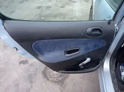 Véhicule à la ferraille peugeot                                            206 berlina                                                                                                                                                                                                                                                xt                                                                                                                                                                                                                                                         de l'année 2001 alimenté rhy