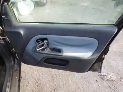 Здавання транспортного засобу renault clio ii fase ii (b/cb0) d4f722 року 2001 потужний 