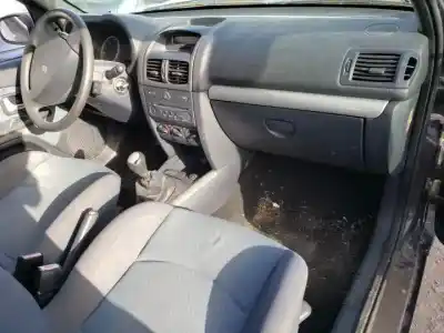 Здавання транспортного засобу renault clio ii fase ii (b/cb0) d4f722 року 2001 потужний 