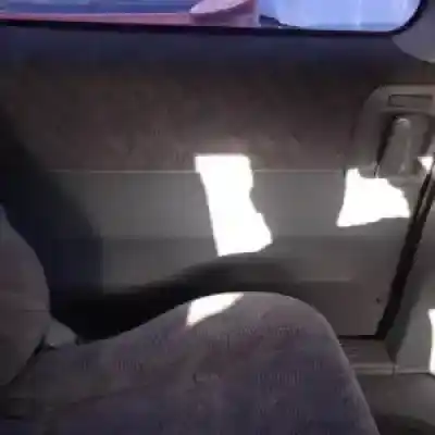 Veículo de Sucata kia carnival ii j3 do ano 2001 alimentado 