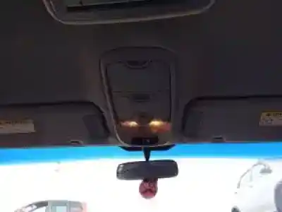 Veículo de Sucata kia carnival ii j3 do ano 2001 alimentado 