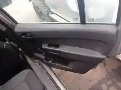 Veicolo di demolizione opel zafira b d-z19dt dell'anno 2005 alimentato 