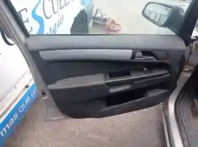 Veicolo di demolizione opel zafira b d-z19dt dell'anno 2005 alimentato 