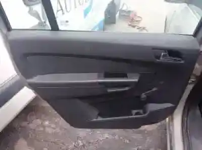 Veicolo di demolizione opel zafira b d-z19dt dell'anno 2005 alimentato 