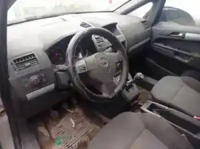 Veicolo di demolizione opel zafira b d-z19dt dell'anno 2005 alimentato 