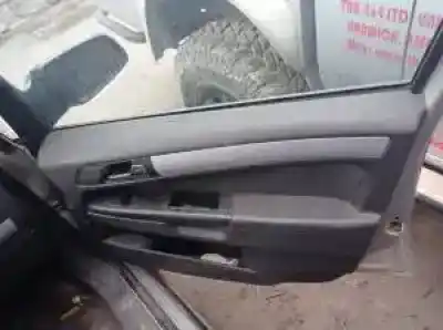 Veicolo di demolizione opel zafira b d-z19dt dell'anno 2005 alimentato 