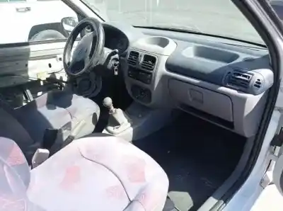 Sloopvoertuig renault clio ii fase i (b/cbo) f8q632 van het jaar 1998 aangedreven 