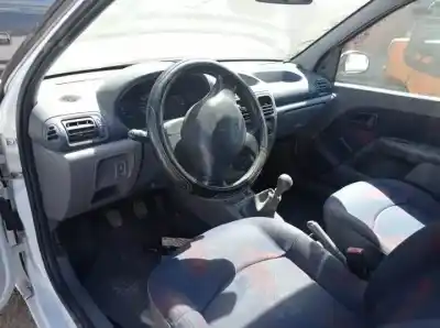 Sloopvoertuig renault clio ii fase i (b/cbo) f8q632 van het jaar 1998 aangedreven 