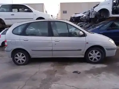 Здавання транспортного засобу renault scenic (ja..) f9q732 року 2001 потужний 