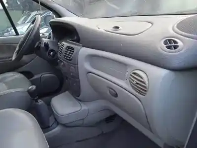 Здавання транспортного засобу renault scenic (ja..) f9q732 року 2001 потужний 