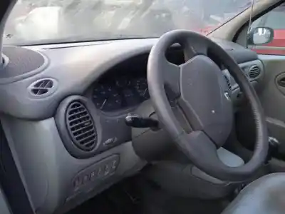 Здавання транспортного засобу renault scenic (ja..) f9q732 року 2001 потужний 