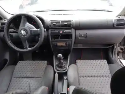 Здавання транспортного засобу seat leon (1m1) aus року 2000 потужний 