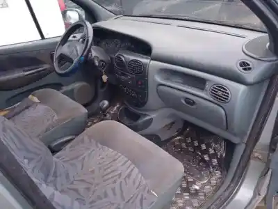 Здавання транспортного засобу renault megane i scenic (ja0) f9q734 року 1997 потужний 