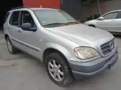Veículo de Sucata mercedes-benz clase m (w163) m112942 do ano 1997 alimentado 