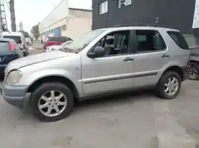 Veículo de Sucata mercedes-benz clase m (w163) m112942 do ano 1997 alimentado 